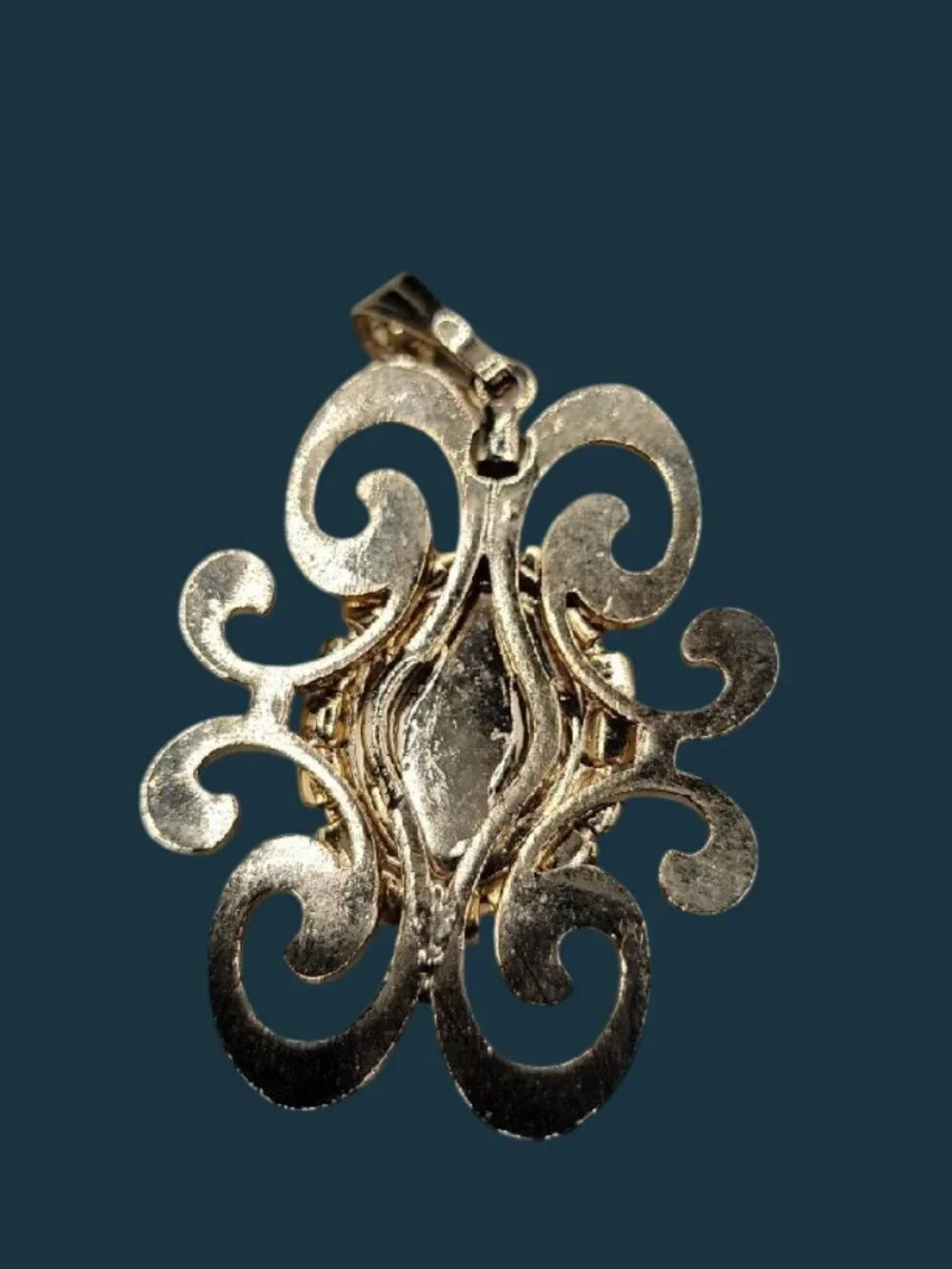 VTG Costume Jewelry Pendant Green Oval Cabochon Gold Tone Openwork Filigree Halo